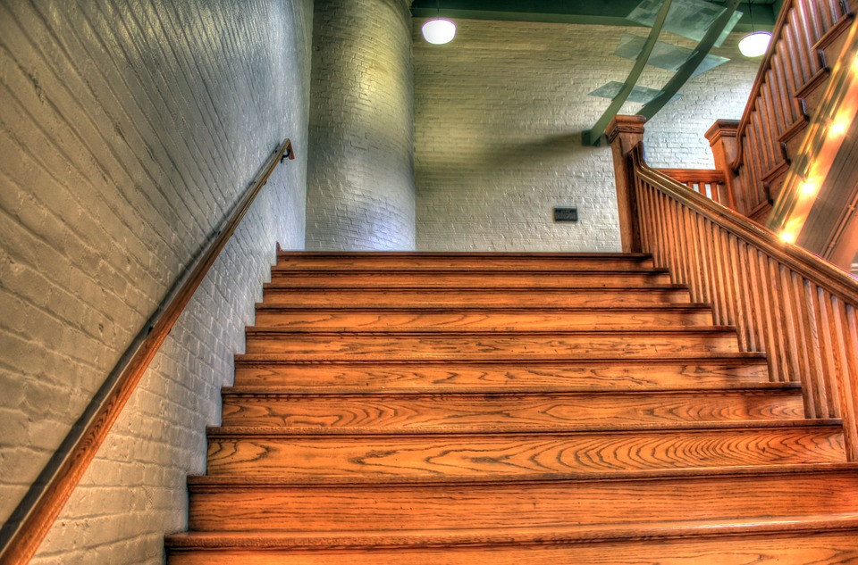 schody ze dřeva